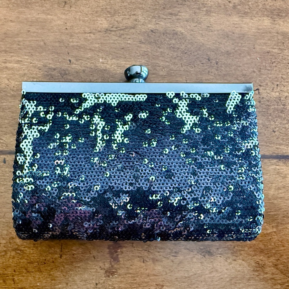 Black Silver Sequin Evening Clutch Bag • Gunmetal Kiss Lock Clasp • Chain Strap